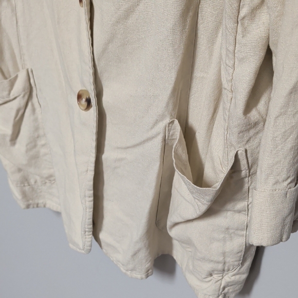 Time and Tru Women's Cream Blazer with Button Accents - Picture 4 of 6